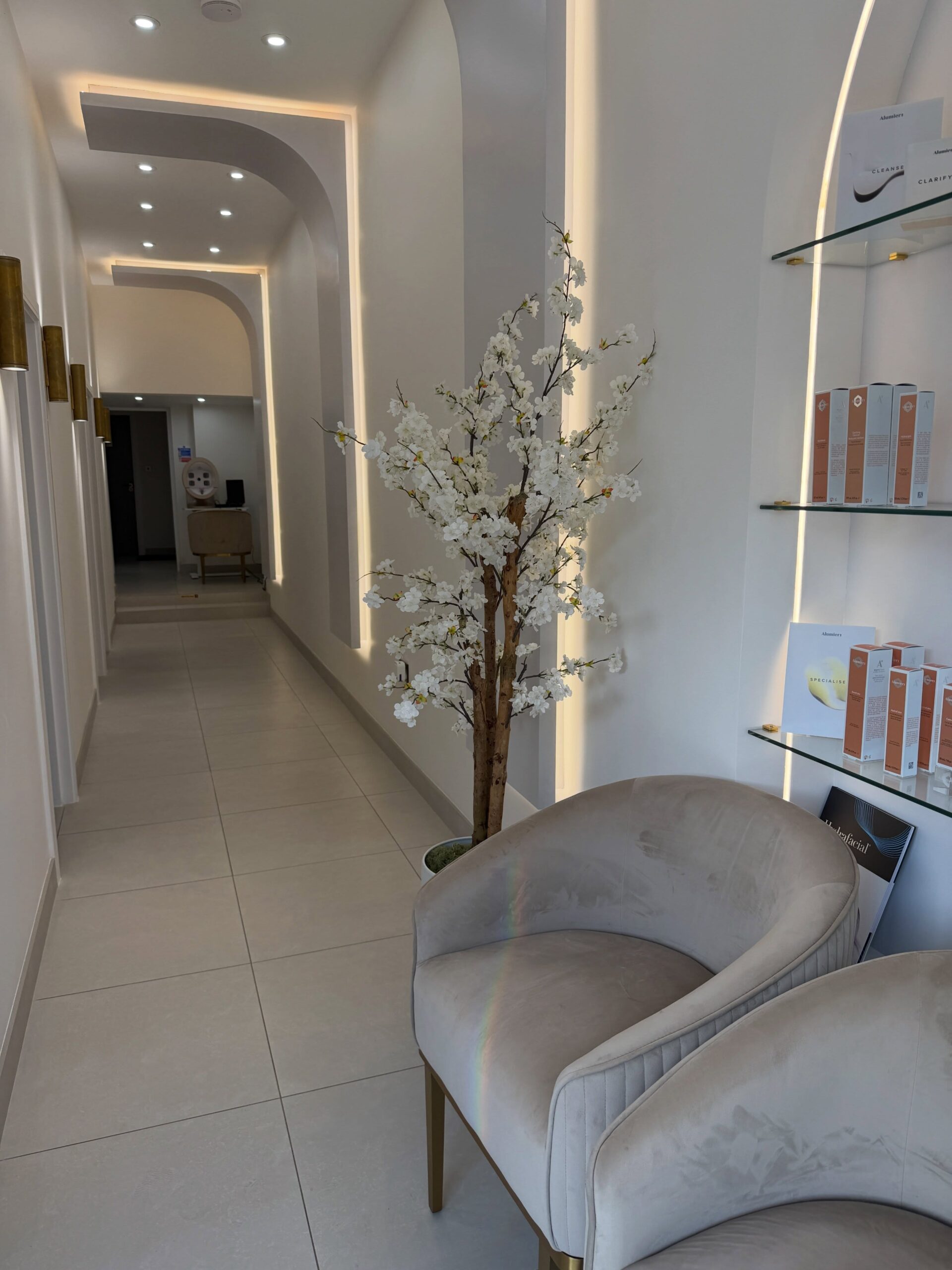 Great news! 🎉 We’re now open on Mondays✨
Appointments are available Monday to Saturday, 9:30 AM – 6:00 PM, giving you even more flexibility to book at a time that suits you.
📅 Book your appointment today – we look forward to seeing you!